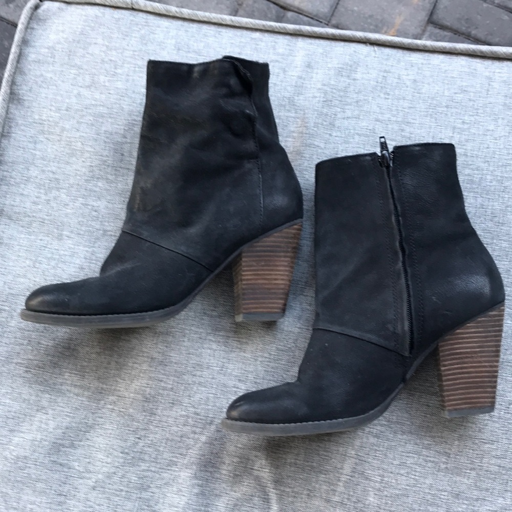 Black Leather Aldo boots!